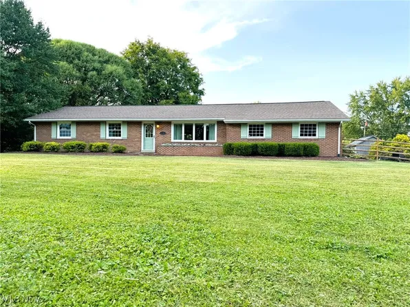 4166 Meadowview Dr NW, Canton, OH 44718