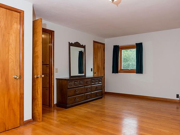 3rd image of 429 Rystock St