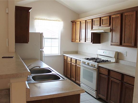 2nd image of 413 Valle Calido Dr
