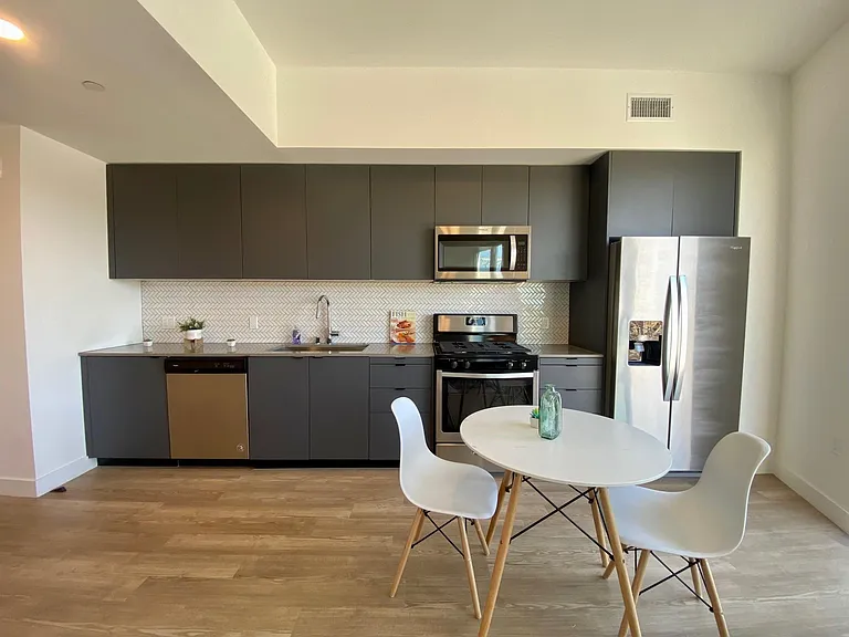 5300 W Adams Blvd #303 — Photo 4
