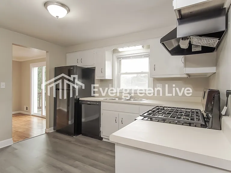 5337 Elmwood Dr — Photo 6