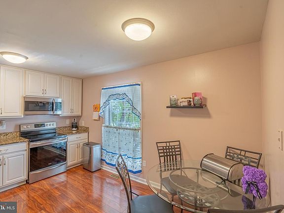 5th image of 621 Greenbriar Ln