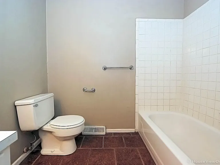 1105 N West End Blvd — Photo 17