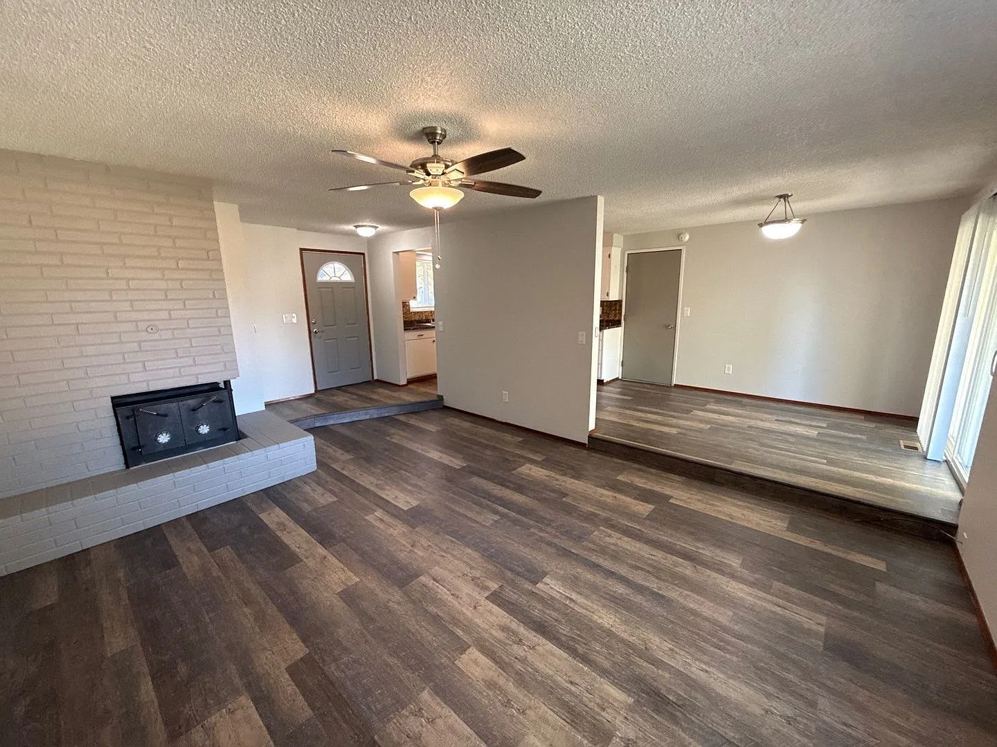 3 bed, 1.0 bath, 1023 sqft, $1,845 — Photo 4