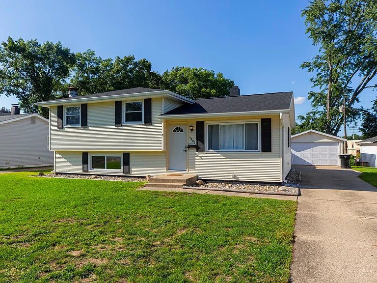 3301 Cabot Dr — Photo 17