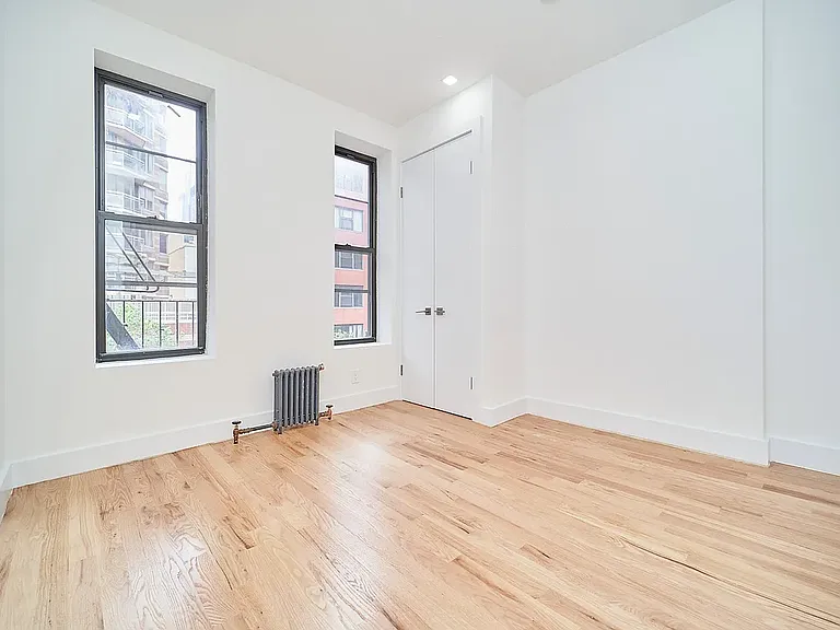 501 1/2 W 43rd St #3W — Photo 9