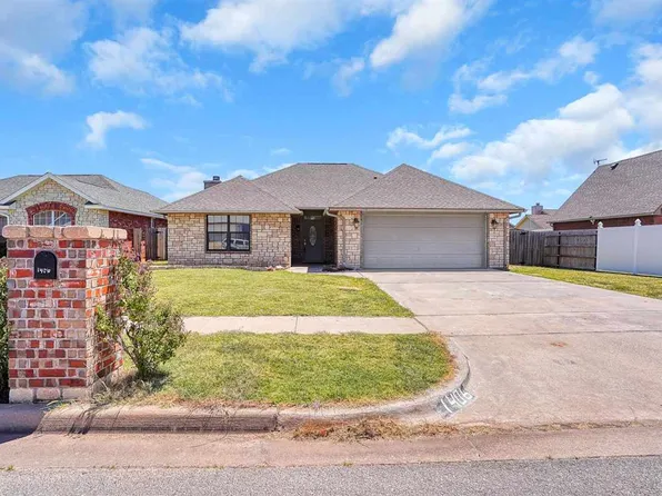 1406 SE Walnut Creek Rd, Lawton, OK 73501