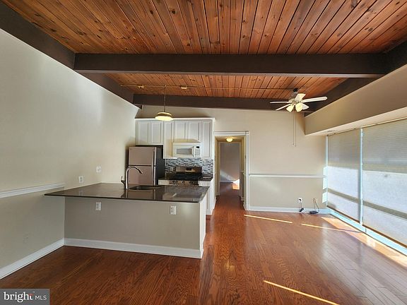 3rd image of 4905 Americana Dr #4905H