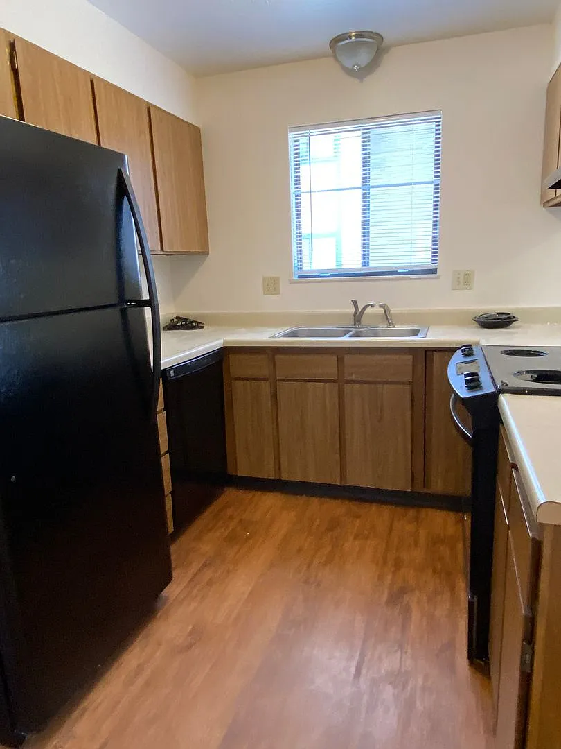 201 Macon — Photo 2