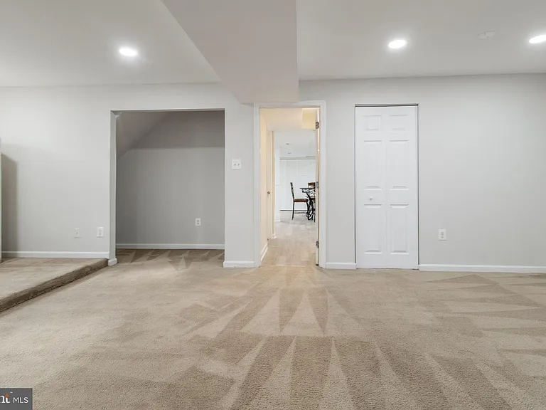 7602 Mezmer Ln — Photo 17