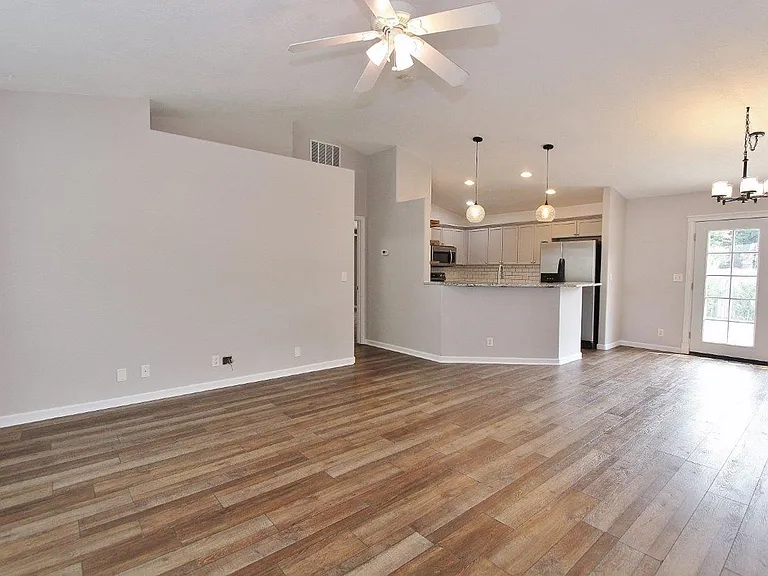 6236 S Star Struck Ave — Photo 2