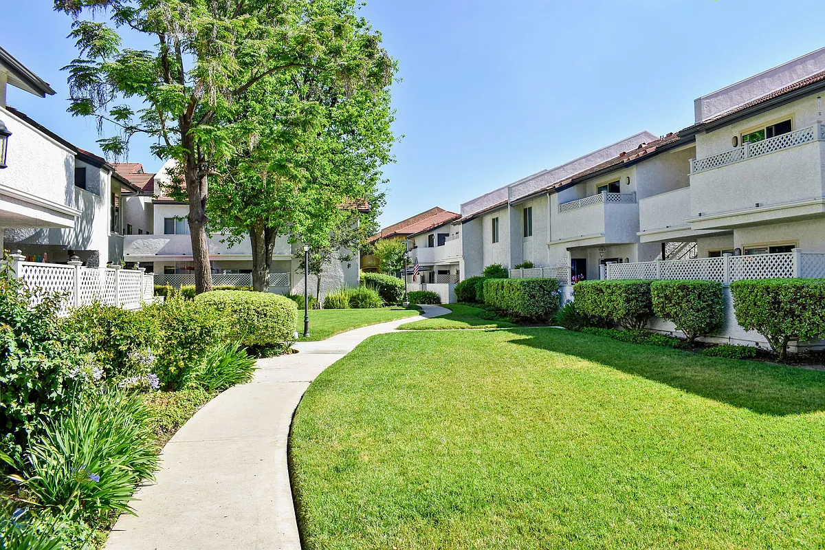 Building Photo - Americana Simi Valley