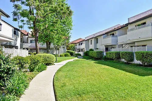 Americana Simi Valley Photo 1
