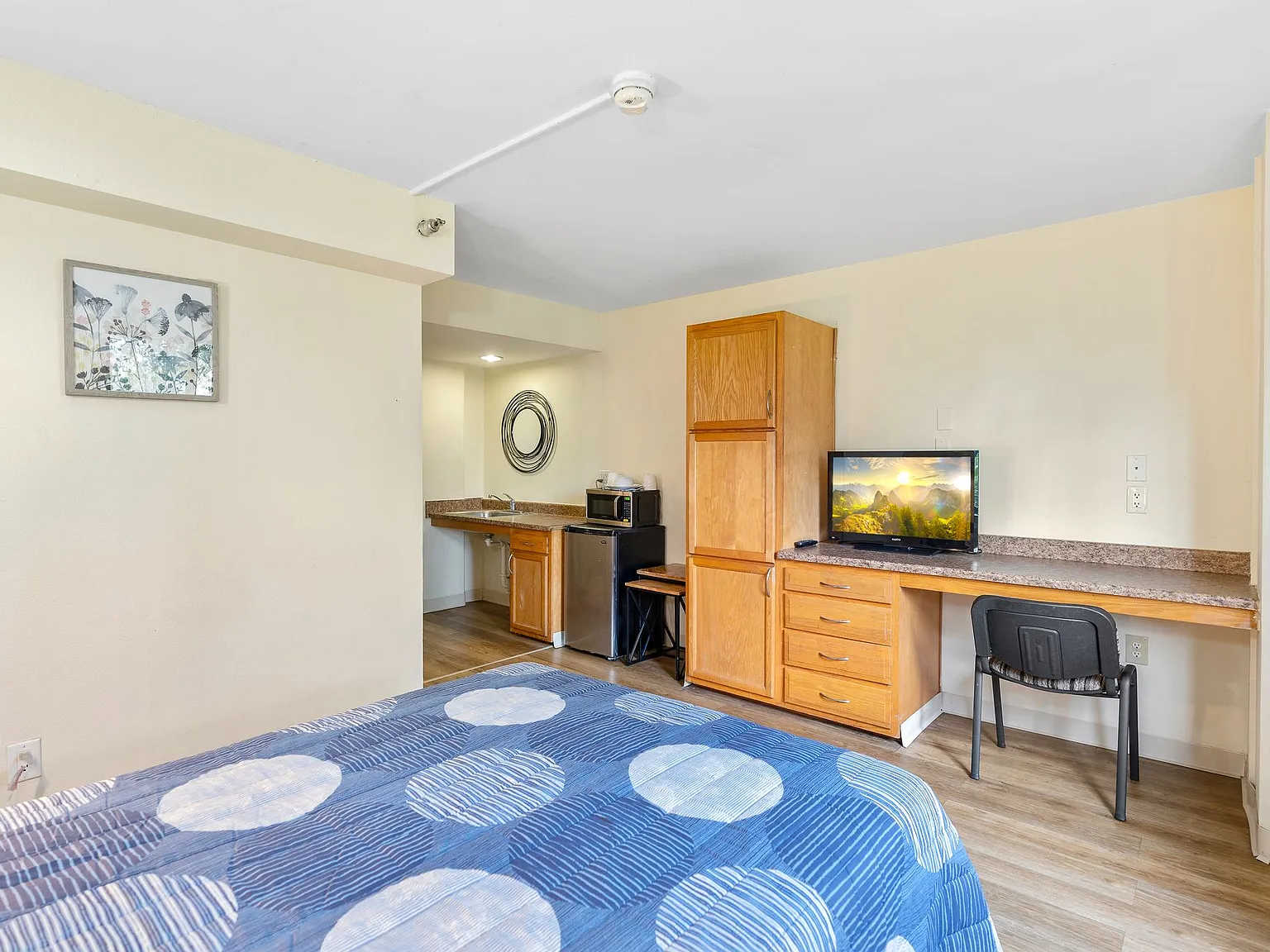 Vantaggio Suites Hillcrest - Furnished & Flexible Leases — Photo 4
