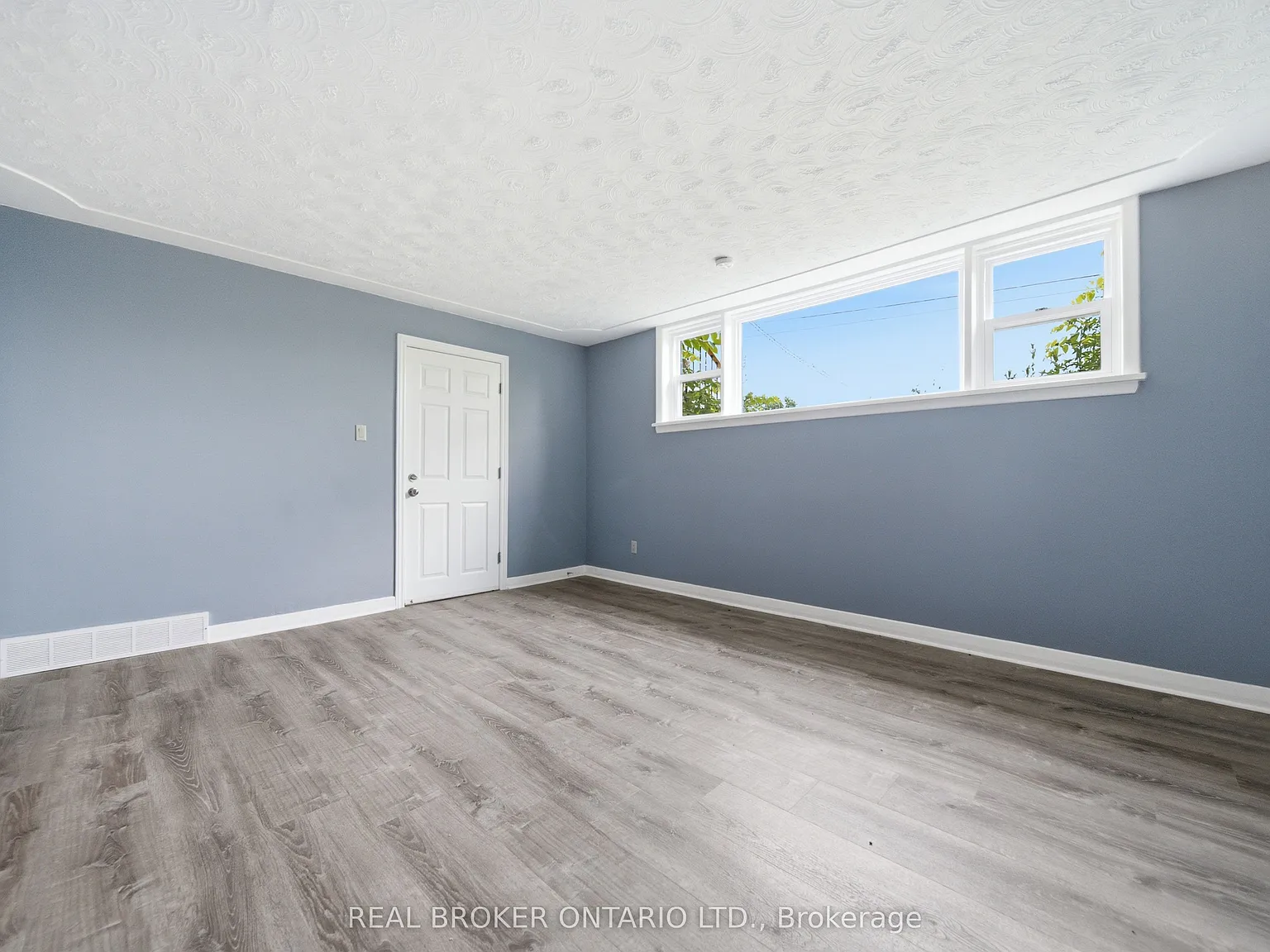 2 bed, $1,800 — Photo 2