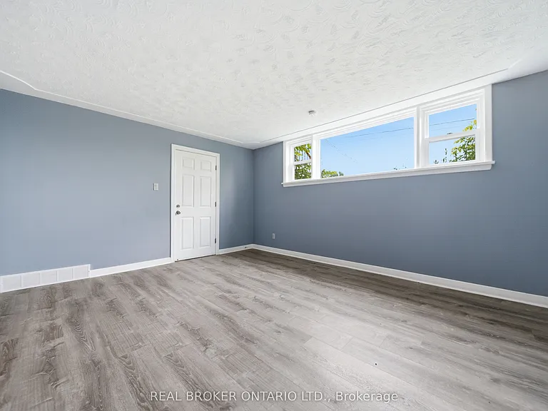 293 Highland Rd E #C — Photo 2