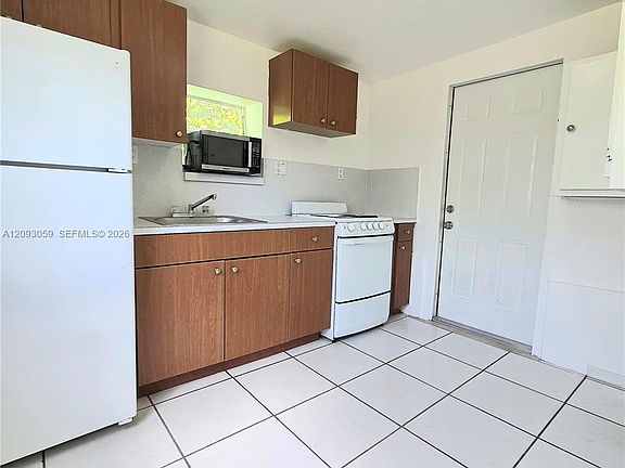 4th image of 1619 NW 27th St
