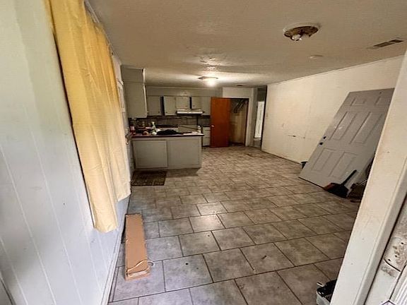 4th image of 9984 Avenue D
