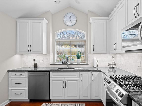 5th image of 1338 Redwood View Ct