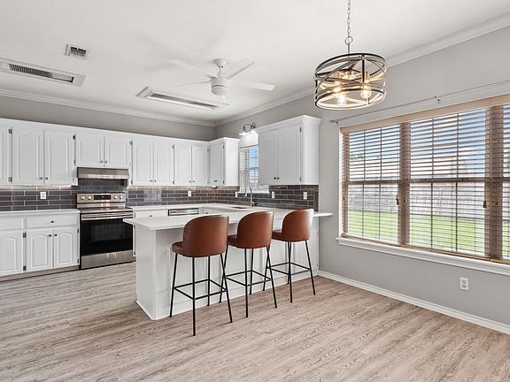 4th image of 6011 Beacon Hill Dr