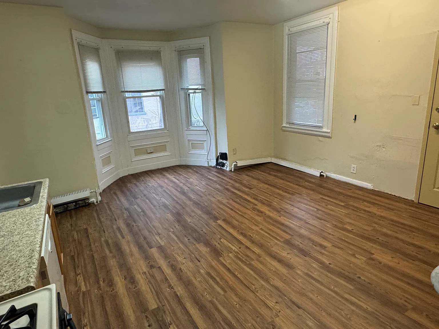 5 bed, $3,600 — Photo 2