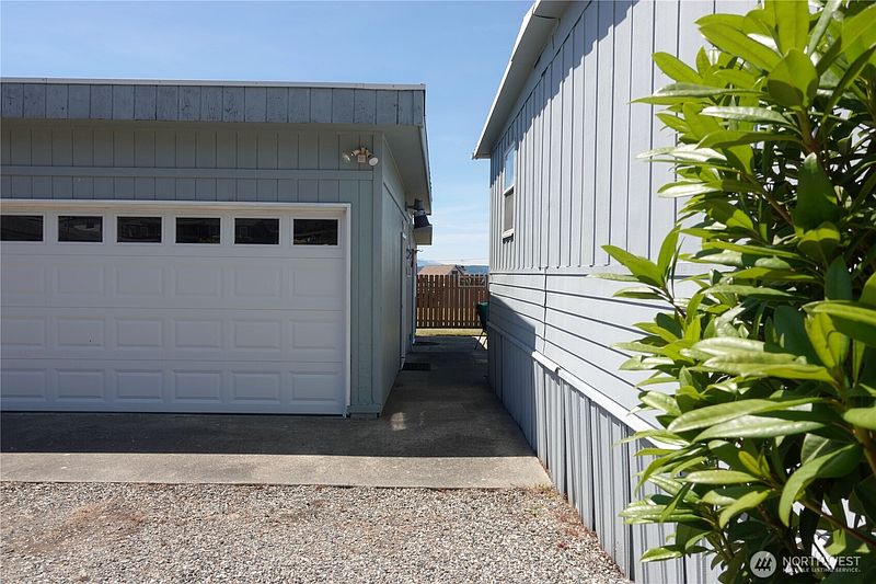 4th image of 4880 Magellan Drive