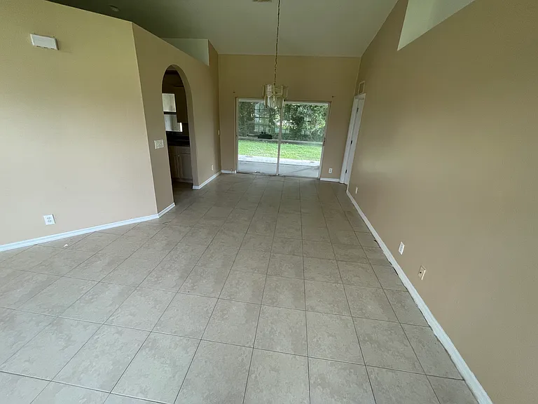 711 Arundel Cir — Photo 6