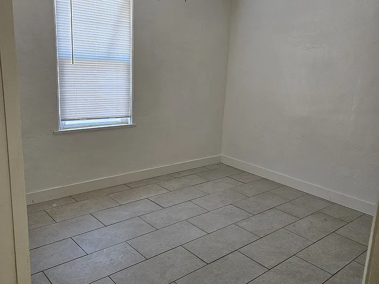 4094 N Mountain Dr — Photo 6