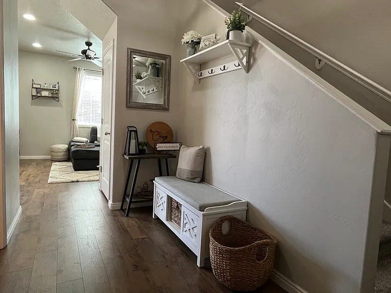 881 Berkeley Dr — Photo 5