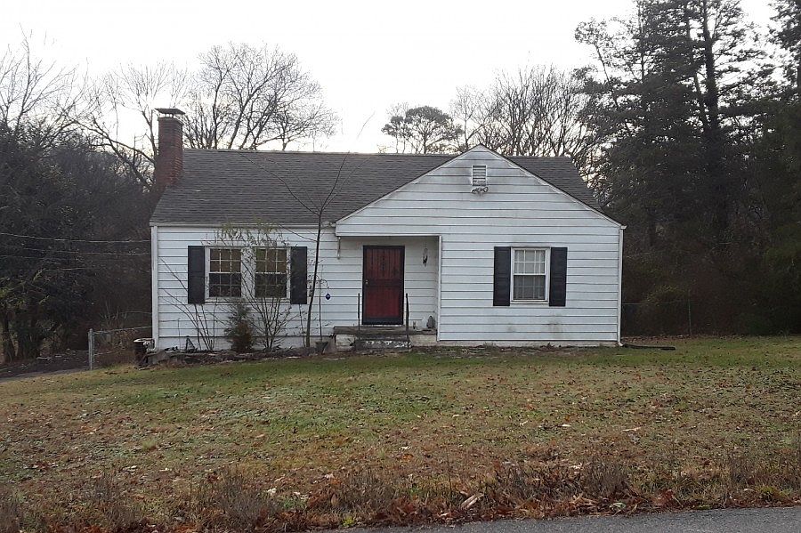 1st image of 1704 Charles Dr