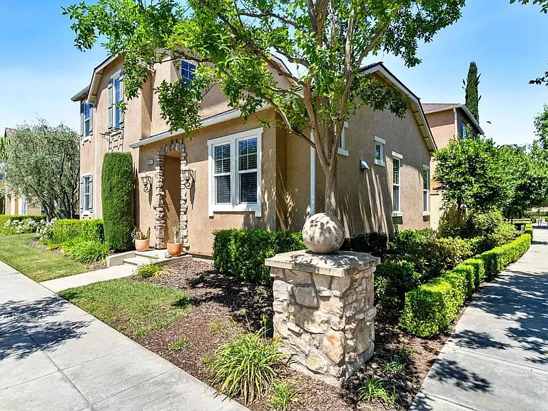 3915 Harlan Ranch Blvd — Photo 2