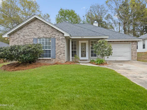 9832 Kaimuki Ct, Diamondhead, MS 39525