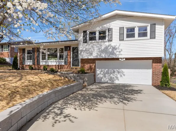 1307 Wyncrest Dr, Ballwin, MO 63011