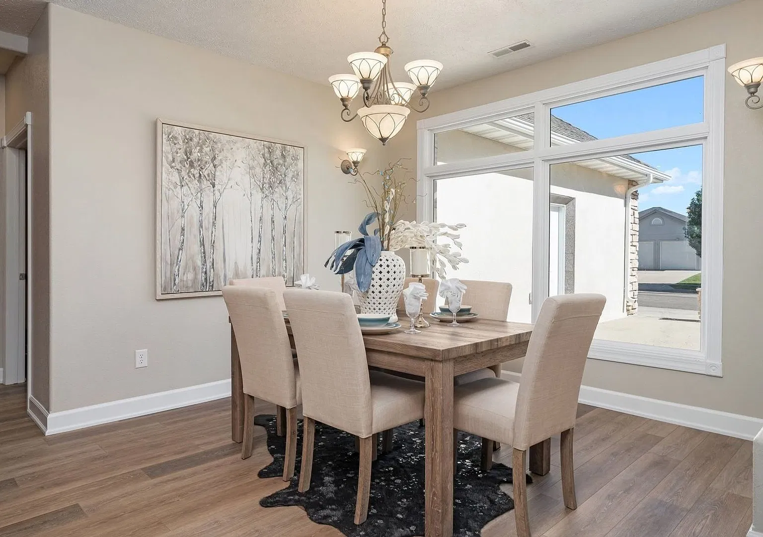 Spacious 6BR House in Bismarck — Photo 2