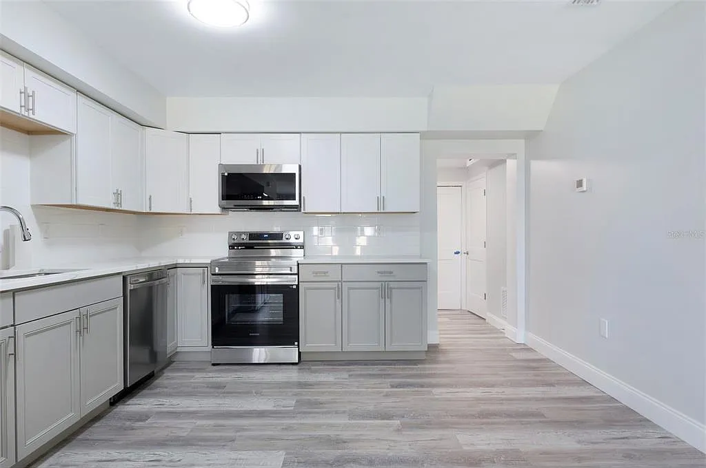 4 bed, 2.0 bath, 1096 sqft, $2,400 — Photo 2