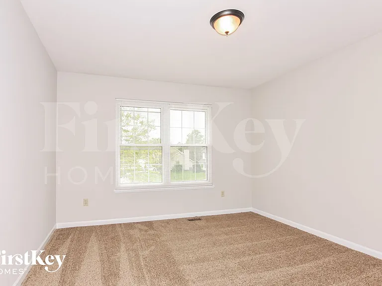 338 Forest Grove Ct — Photo 11