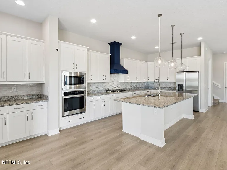 401 Marquesa Cir — Photo 14