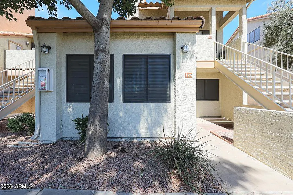 2 bed, 1.0 bath, 832 sqft, $1,600 — Photo 1