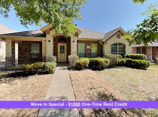 308 Village Dr, Red Oak, TX 75154