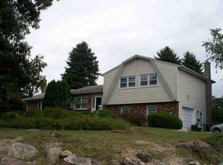 12 Mohegan Trl, Westerly, RI 02891