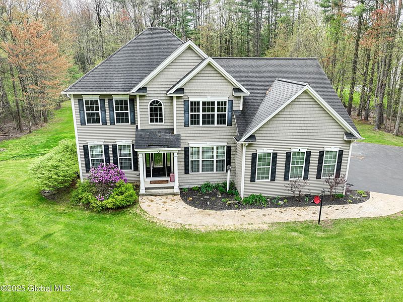3rd image of 279 Round Lake Road