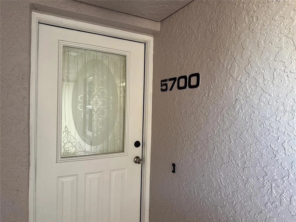 2 bed, 2.0 bath, 1099 sqft, $3,800 — Photo 3
