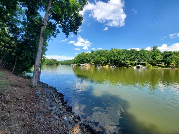 34 Lake View Poin, Glade Hill, VA 24092