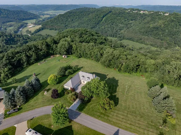 N1583 Meadow Ridge ROAD, La Crosse, WI 54601
