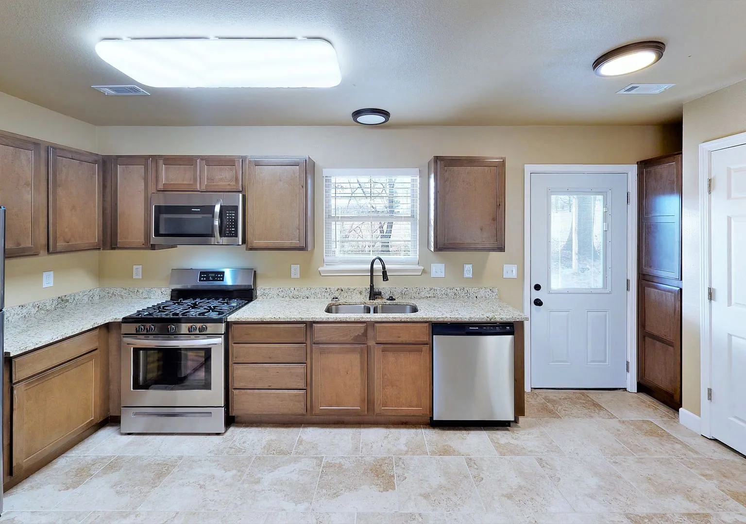 806 N Brook Drive — Photo 4