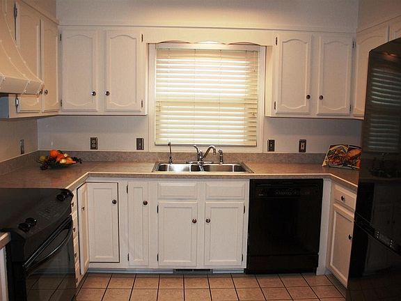 2nd image of 5710 Gardenia Dr