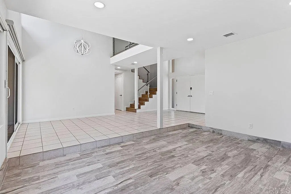 6 bed, 2812 sqft, $6,195 — Photo 4