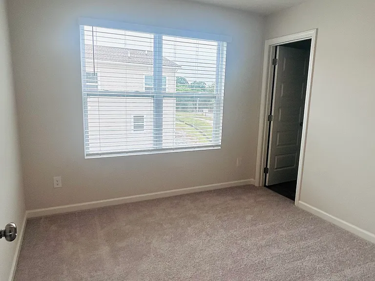 806 Taylor St — Photo 10