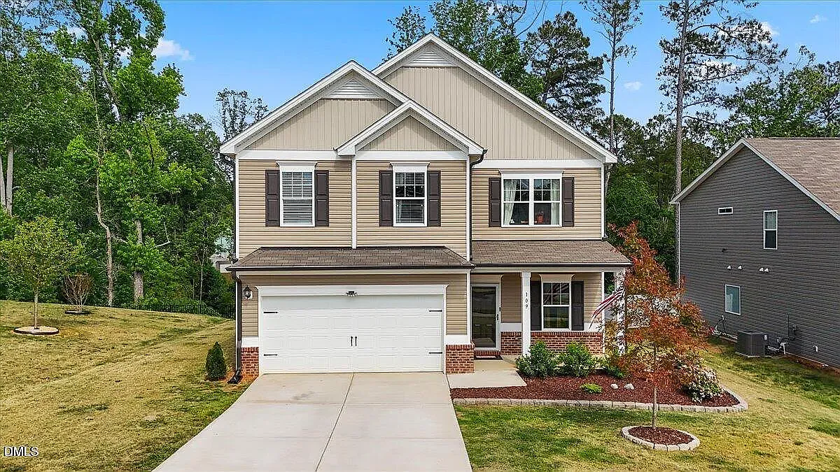 4 bed, 2.5 bath, 2594 sqft, $2,495 — Photo 1