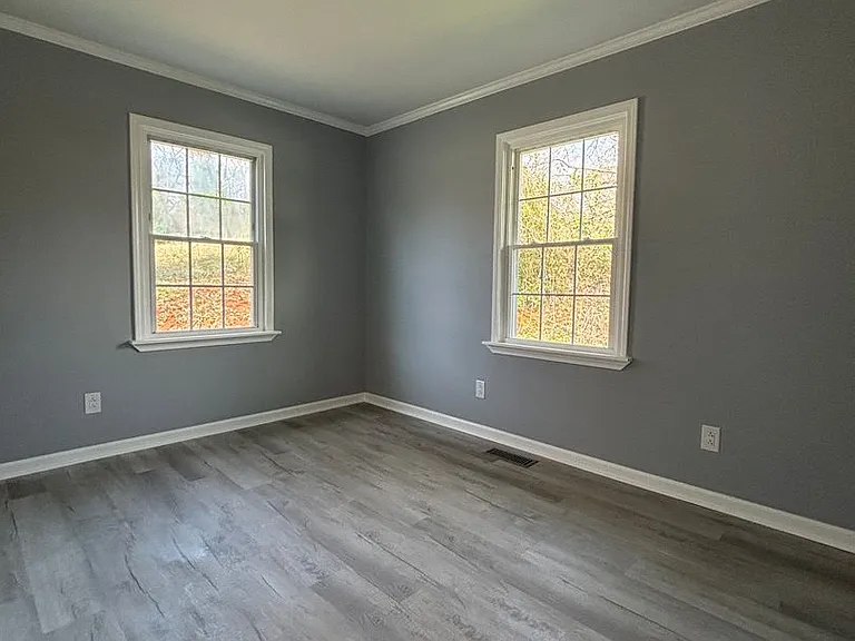 186 Home St — Photo 11